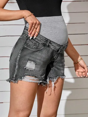Vista 3 de Verdusa Pantalones cortos de mezclilla de maternidad para mujer, cintura alta, rasgados, dobladillo sin procesar, pantalones cortos de embarazo