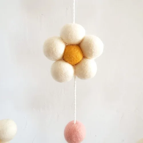 Vista 6 de Móvil Daisy para cuna Boho Baby Cuna móvil para niñas Rosa Fieltro Flor Bebé Móvil para Cuna