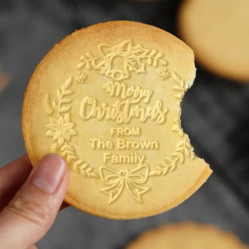 Vista 2 de Cortadores de galletas de Navidad personalizados 2023 con sello de galletas de Feliz Navidad para hornear, cortadores de galletas de azúcar