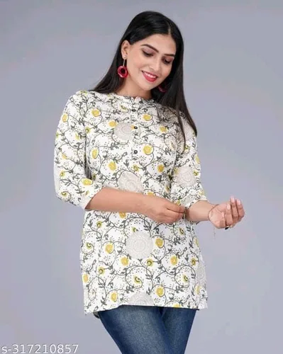 Vista 4 de aarti fashion__Kurta de seda khadi con estampado floral para mujer
