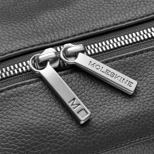 Vista 5 de Moleskine(), Almacenamiento para laptop de 15 pulgadas, cuero, mochila de negocios, para hombres, mujeres, Negro (Negro 19-3911tcx)