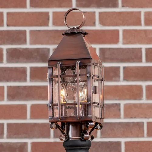 Vista 3 de Irvin's Tinware, GL75COP, luz de poste para exteriores en cobre antiguo macizo, 3 luces, iluminación colonial para exteriores
