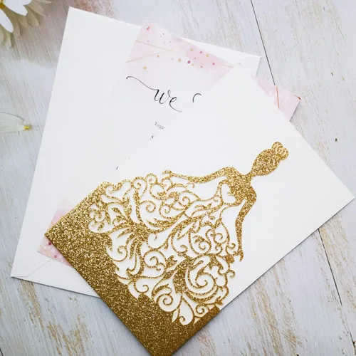 Vista 4 de 50 tarjetas de invitaciones de boda doradas cortadas con láser para cumpleaños, dulces 15 quinceañeras, invitaciones de fiesta de quinceañera, boda