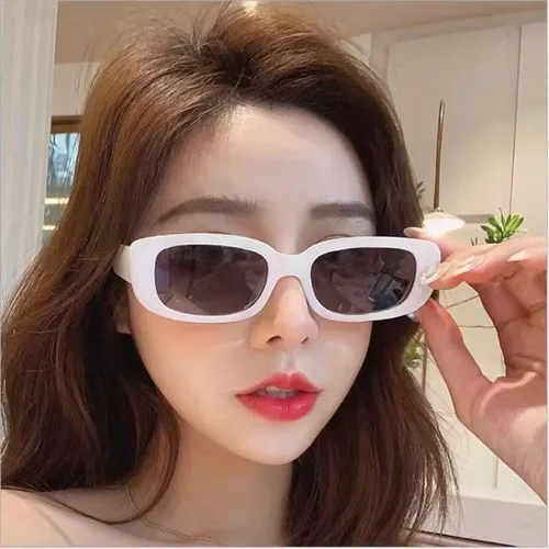 Vista 5 de Paquete de 14 lentes de sol cuadrados pequeños para mujer, tonos retro UV400 Moda a granel boda fiesta favores playa diario