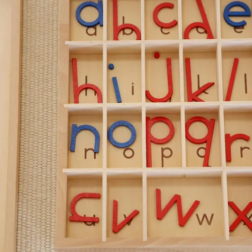 Vista 3 de MONTESSORI OUTLET Caja pequeña del alfabeto móvil (letras minúsculas) - Solo caja, no contiene letras