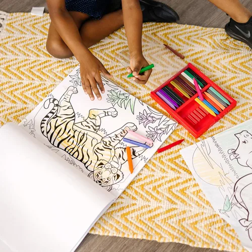 Vista 2 de Melissa & Doug Jumbo Coloring Pad, animales