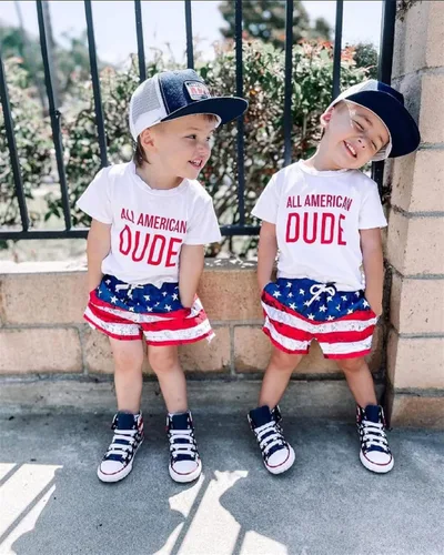 Vista 2 de Conjunto de ropa patriótica con estampado americano para el 4 de julio para bebé y niño del 4 de julio