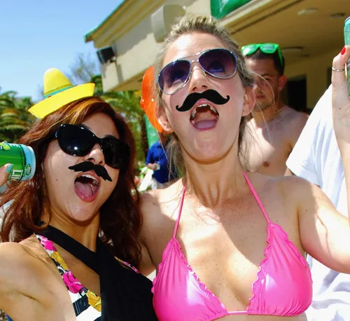 Vista 6 de 60 piezas de decoraciones de barbas del Cinco de Mayo – Fiesta Mexicana Falsos Bigotes Falsos Halloween Cosplay Cowboy Party Favores Accesorios