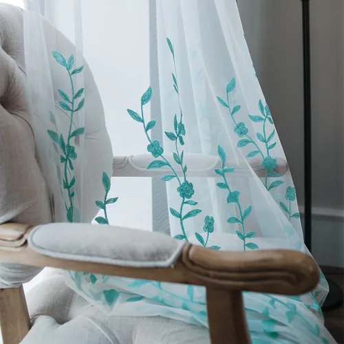 Vista 4 de Cortinas de lino bordadas marca Melodieux