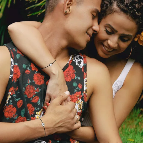 Vista 3 de Sannyra Pinky Promise Pulseras para amistad y pareja a distancia, 26 letras, alfabeto, regalos para ella, regalos de graduación, 2 piezas