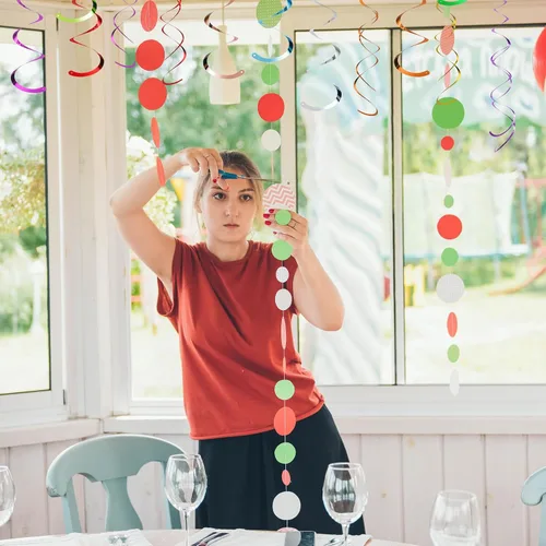 Vista 5 de MECCANIXITY 30 piezas negras colgantes de doble tira para colgar decoraciones de techo de plástico para fiestas de cumpleaños con gancho