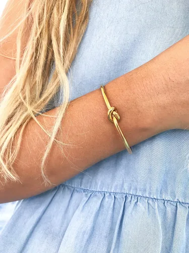 Vista 4 de Altitude Boutique Brazalete de oro para mujer Pulsera de amor con nudo para regalos de dama de honor Chapado en oro de 18 quilates, pulseras