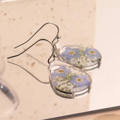 Vista 4 de Jean Beau Aretes de flores prensadas hechos a mano para mujer, flores secas de resina únicas de plata de ley, lágrima colgante, aretes florales