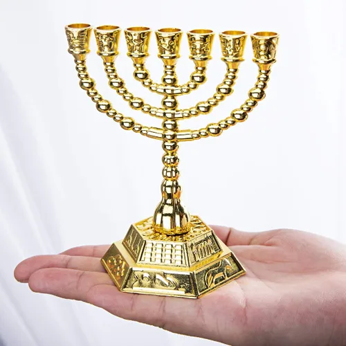 Vista 4 de Portavelas de Menorá de Hanukkah de 4.3" con 7 ramas para Shabat, Tabernáculo, Menorás para Janucá (dorado) Menorás de oro para Janucá, decoración