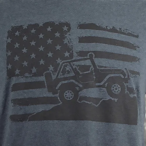 Vista 8 de Americana Off-Road en un oscuro Heather T Shirt