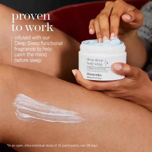 Vista 2 de THISWORKS Deep Sleep Body Whip - Hidratante corporal nocturno ultra rico con manteca de karité, magnesio y aceites esenciales - Nutre la piel