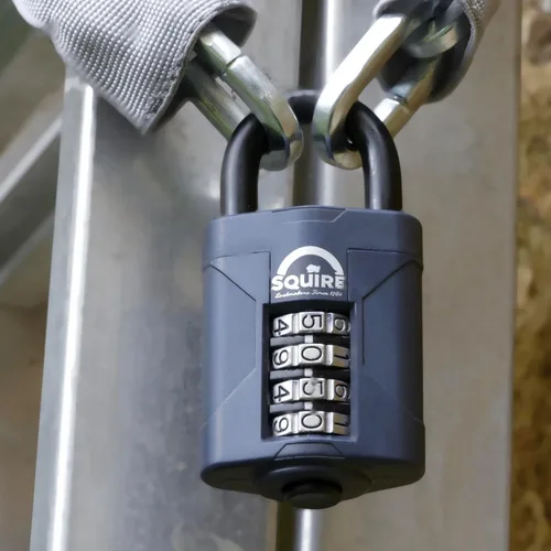 Vista 8 de Squire Candado resistente (CP50) – Grillete de acero resistente – Candado combinado de 4 ruedas – Acero aleado para resistencia a la corrosión