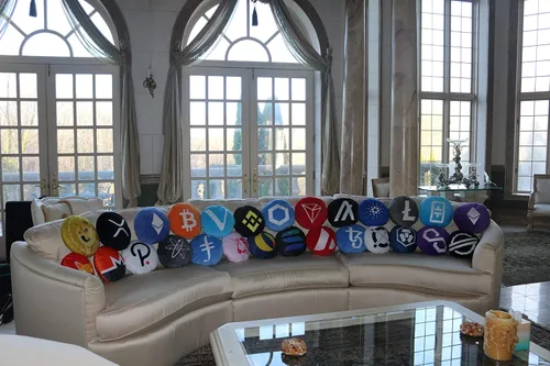 Vista 7 de Almohada Bitcoin – Cojín de peluche redondo bordado BTC Crypto – Decoración de Bitcoin suave para comerciantes y fanáticos de las criptomonedas