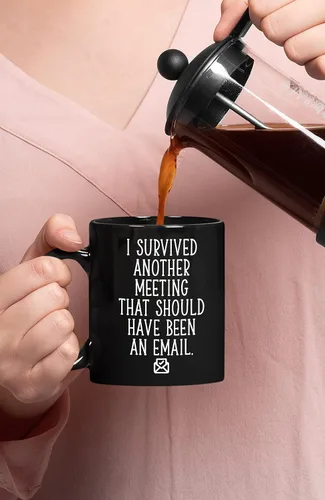 Vista 3 de Taza de café divertida con texto en inglés "I Survived Another Meeting That Should Have Been An Email Gift For Boss Office" "I Survived Another