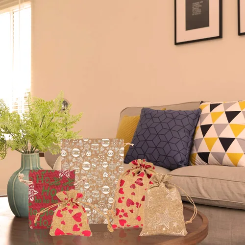 Vista 4 de 48 paquetes de 3x4 bolsas de regalo reutilizables de yute y arpillera con cordones (Feliz Navidad, X-Pequeño) - para regalos, favores de fiesta