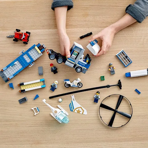 Vista 5 de LEGO City Police Helicopter Chase 60244 Juguete de policía, juego de construcción genial para niños (317 piezas)