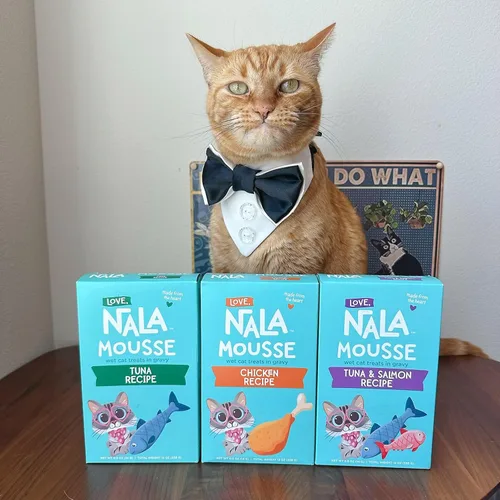 Vista 8 de LOVE, NALA Lickable Cat Treats - Puré de mousse exprimible sin granos para gatos, golosinas húmedas naturales y sabrosas para gatos, sabor a pollo
