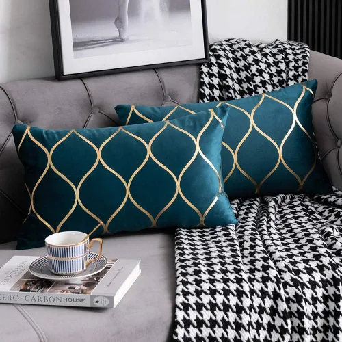 Vista 26 de DEZENE Fundas de almohada decorativas de terciopelo dorado de 22 x 22 pulgadas: paquete de 2 fundas de almohada cuadradas decorativas para Negro