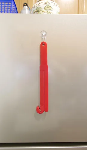 Vista 4 de Abridor de bolsas de alimentos con hoja de acero inoxidable y exprimidor para cocinas (1 negro, 2 rojo (paquete de 3) con 3 ventosas y 3 cadenas)