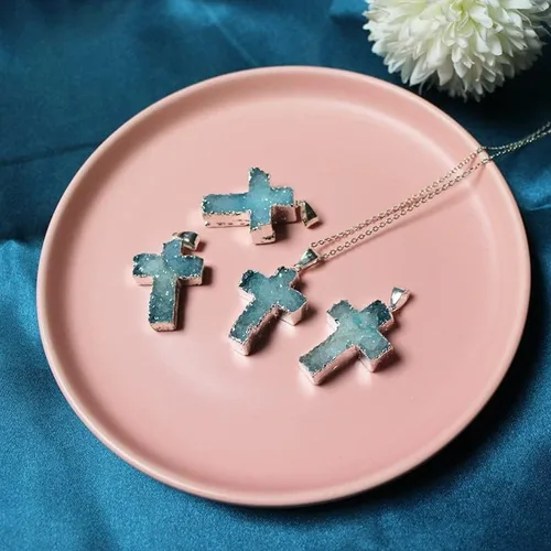 Vista 4 de Collar con colgante de piedra de cristal curativo, collares de cruz de plata, reiki, sin pulir, joyería de cuarzo crudo para mujer, 1 unidad