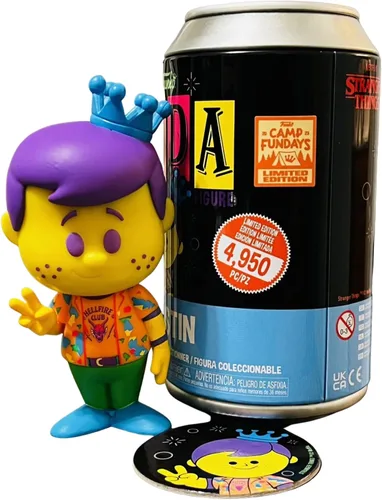 Vista 2 de Funko Soda de vinilo: Camp Fundays 2023 - Freddy as Stranger Things Dustin - Luz negra - (limitado a 4950 piezas) sellado