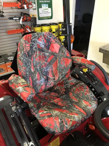 Vista 3 de Durafit Seat Covers, Compatible con fundas de asiento Mahindra para todos los modelos actuales de tractor con asiento de una pieza con reposabrazos.