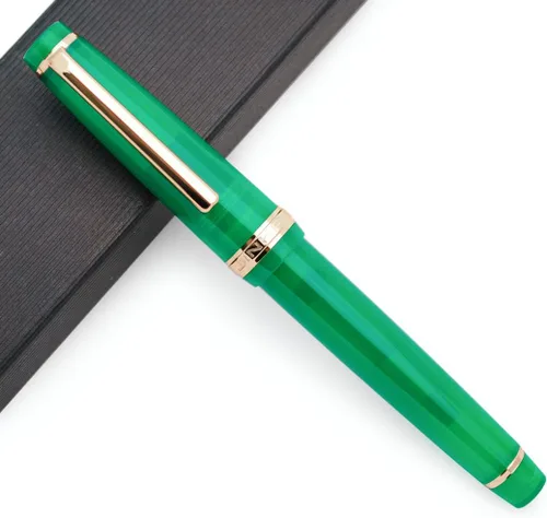 Vista 19 de Pluma estilográfica JINHAO 82 con clip dorado (plumín F 0.5mm, verde aguacate)