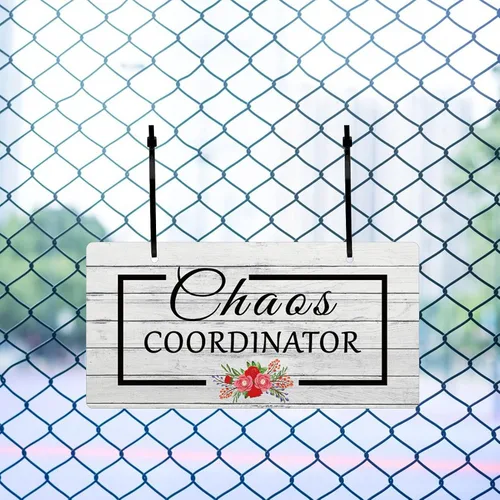 Vista 6 de Cartel colgante de Coordinador del Caos de 10 x 5 pulgadas, placa para el hogar, regalo para mujeres, jefe, compañera de trabajo, profesora