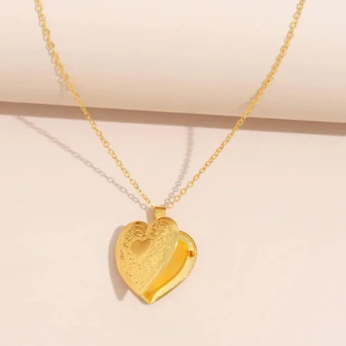 Vista 4 de yaozeio Collar de medallón dorado con medallón de imagen para mujeres que sostienen fotos fotos en forma de corazón, collar con colgante de medallón