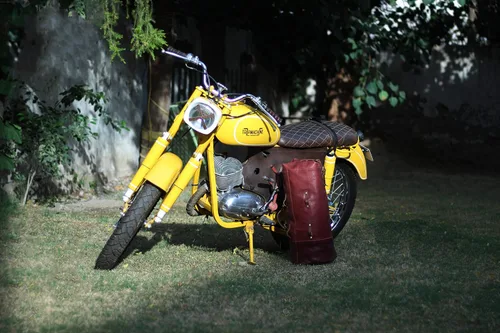 Vista 32 de Bolsa de lona para motocicleta de cuero genuino de grano completo resistente de inspiración militar Alforja Bolsa de fin de semana Con correas