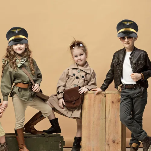 Vista 4 de Paquete de 8 sombreros de piloto para niños, sombrero de capitán de avión, sombrero de piloto de aerolínea para niños y niñas, accesorio