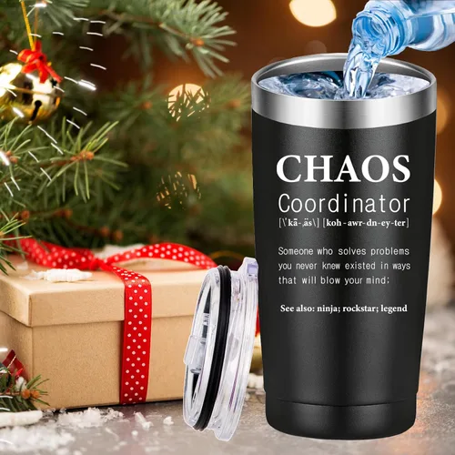 Vista 6 de Mamihlap Chaos Coordinator - Taza de viaje para compañeros de trabajo, regalos de coordinador del caos. Divertidos regalos inspiradores