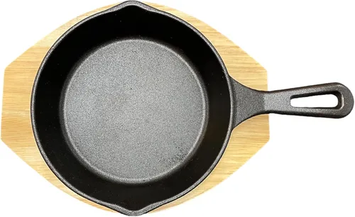 Vista 2 de SUNRISE Sartén de hierro fundido de 6,5 "con juego de salvamanteles de madera de goma beige