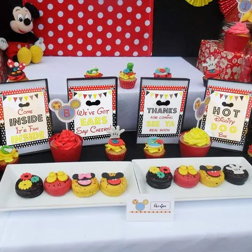 Vista 6 de Encantadoras decoraciones de cumpleaños de Mickey Mouse, 4 carteles de fiesta de Mickey, 8 x 10 pulgadas