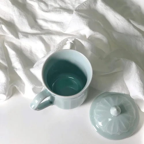 Vista 3 de Taza de té de loto de porcelana con tapa y asa, taza de café única de 12 onzas, apta para microondas y lavavajillas, regalos para mujeres y hombres