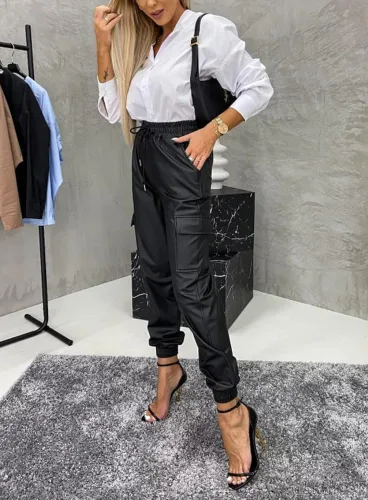 Vista 6 de chouyatou Pantalones deportivos casuales con bolsillos con solapa y cordón elástico en la cintura y pierna cónica de piel sintética para mujer