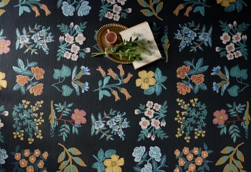 Vista 2 de Loloi Rifle Paper Co. Colección Perennial Wildflower PRN-03 Negro/Azul Marino 2'-5" x 3'-11" Alfombra Decorativa Interior/Exterior