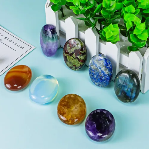 Vista 7 de Piedras de palmera de amatista de 1.8 pulgadas, cristales de chakra de bolsillo para ansiedad para el pulgar, artículos sensoriales para adultos