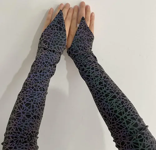 Vista 4 de LZLRUN Mangas de compresión holográficas reflectantes de arco iris para mujer, 1 par