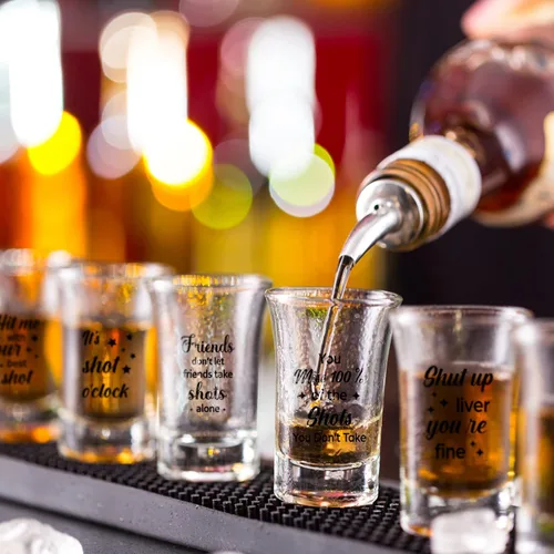 Vista 6 de Kigeli 48 vasos de chupito divertidos para adultos, vasos de chupito de acrílico para fiestas, 1.2 onzas, mini taza, regalos de fiesta, invitados