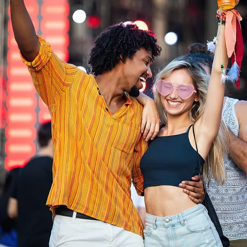 Vista 7 de Lentes de sol con forma de corazón para mujer, 2 pares de lentes de sol para mujer, regalos de despedida de soltera