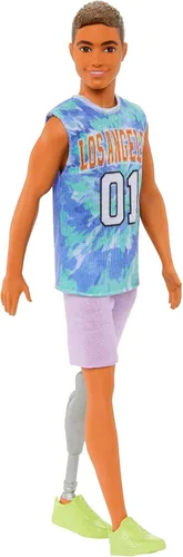 Vista 5 de Barbie Fashionistas Muñeco Ken #212 con pierna protésica usando jersey removible de Los Ángeles, pantalones cortos morados y zapatillas deportivas