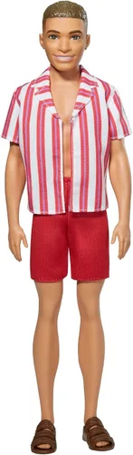 Vista 3 de Barbie 60 aniversario del muñeco Ken con look retro playero, con traje de baño y sandalias, para niños de 3 a 8 años