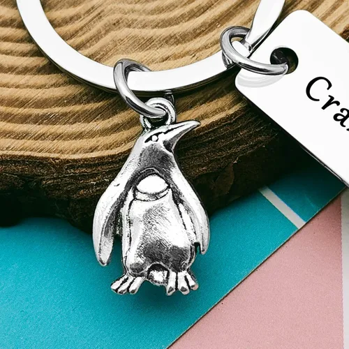 Vista 3 de Llavero de pingüino, regalo divertido de pingüino para mujeres, regalo de joyería de pingüino para ella, regalo de cumpleaños, regalo de pingüino