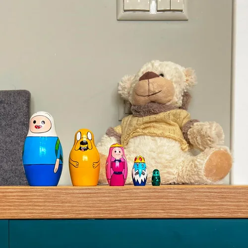 Vista 5 de AEVVV AdvTime Heroes Figures - Juego de muñecas anidables de madera, 5 piezas, Matryoshka rusa de madera de 3.5 pulgadas